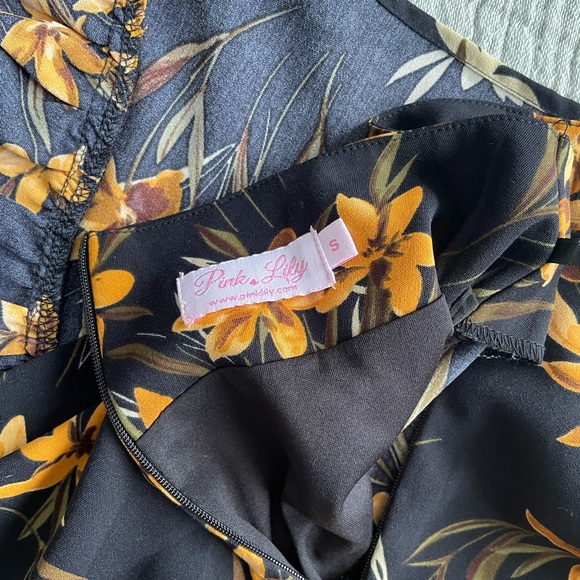 Pink Lily 2 piece crop top and wrap skirt size Small nwot - Picture 6 of 6